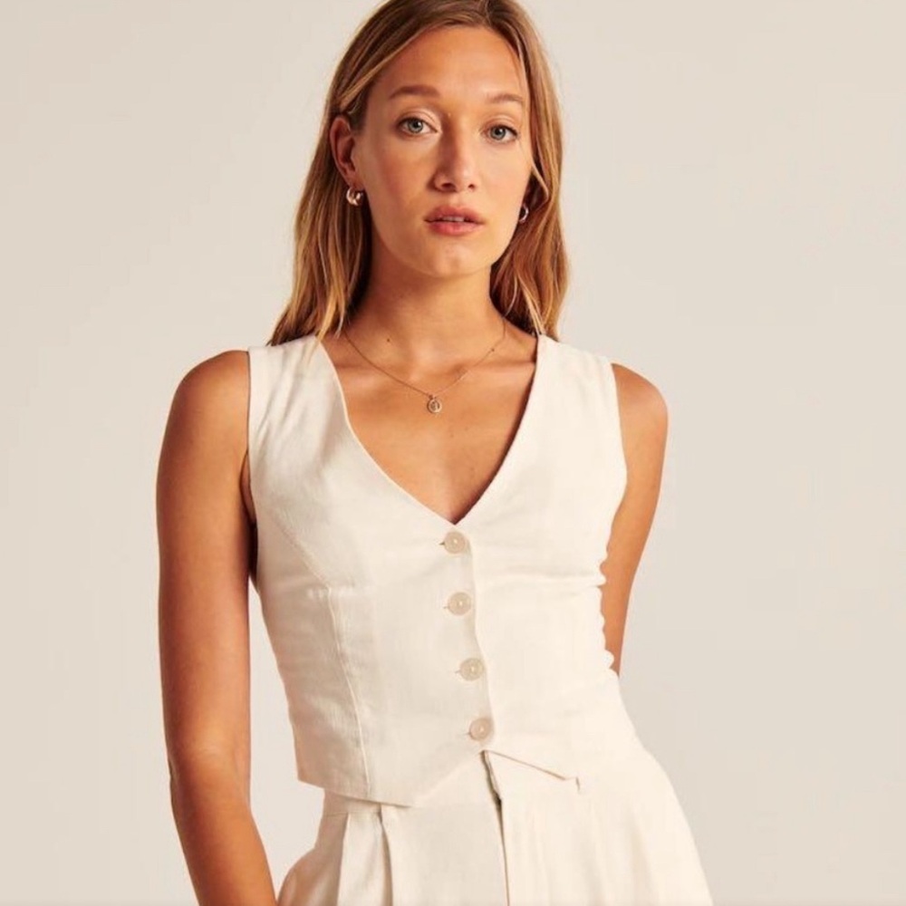 Linen blend vest- crossed back